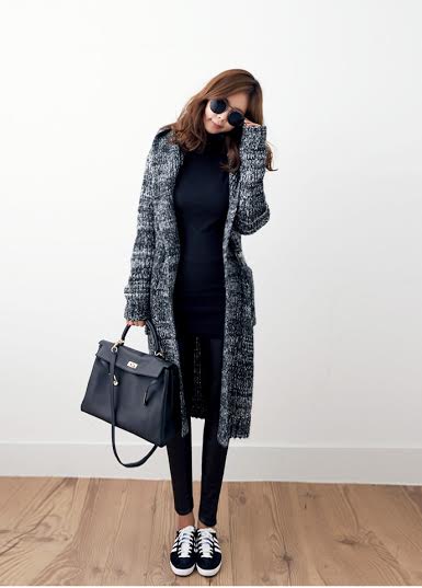 รองเท้าผ้าใบสีดำ รองเท้าผ้าใบสีดำ