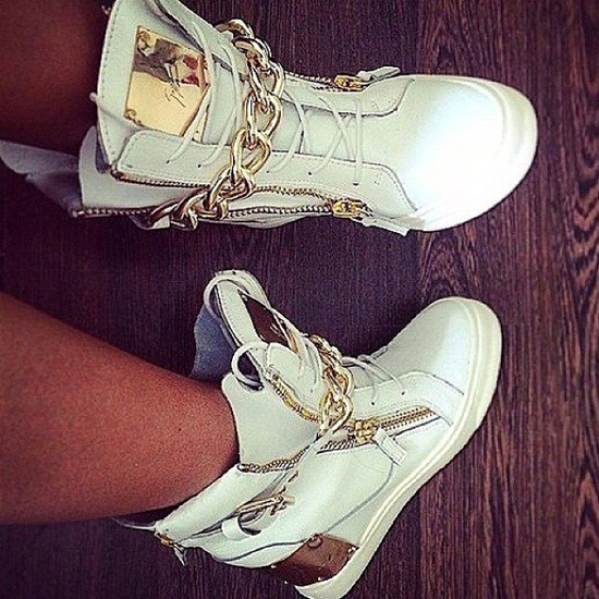 รองเท้าผ้าใบ รองเท้าผ้าใบ