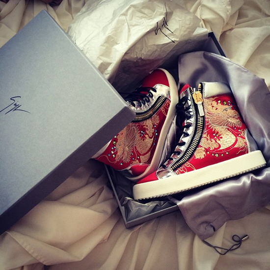 รองเท้าผ้าใบ รองเท้าผ้าใบ