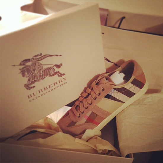 รองเท้าผ้าใบ รองเท้าผ้าใบ