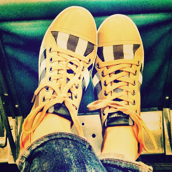 รองเท้าผ้าใบ รองเท้าผ้าใบ