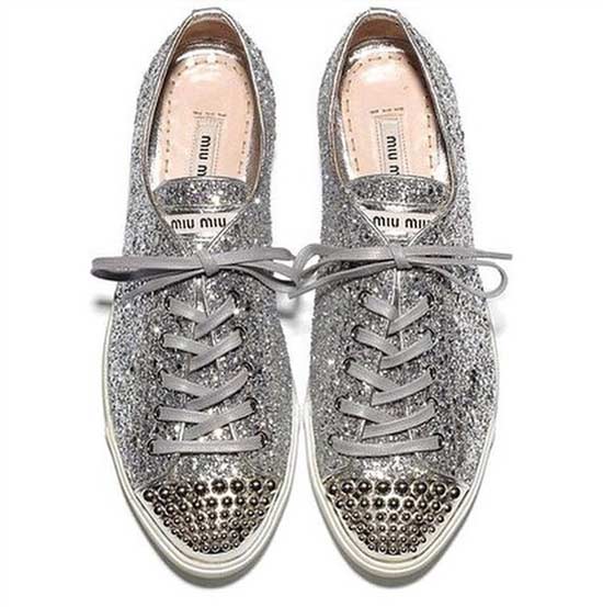 รองเท้าผ้าใบ รองเท้าผ้าใบ