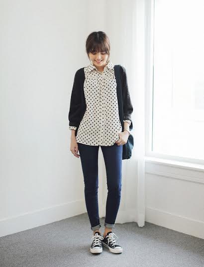 รองเท้าผ้าใบสีดำ รองเท้าผ้าใบสีดำ