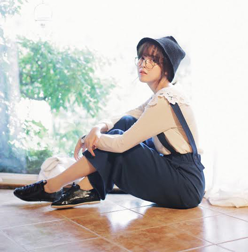 รองเท้าผ้าใบสีดำ รองเท้าผ้าใบสีดำ