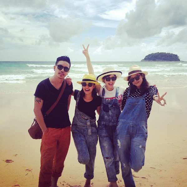 ชุดเอี๊ยมดารา ชุดเอี๊ยมดารา