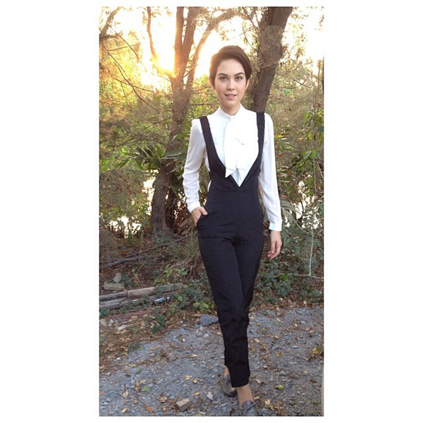 ชุดเอี๊ยมดารา ชุดเอี๊ยมดารา