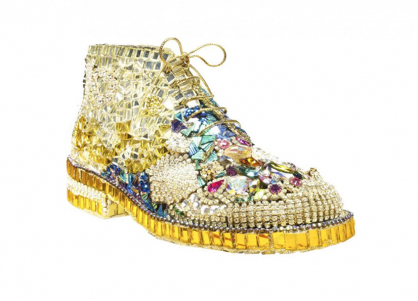 รองเท้าแปลก รองเท้าแปลก