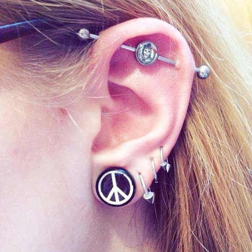 ใส่ต่างหูหลายรู ใส่ต่างหูหลายรู