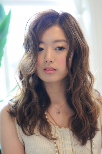 ทรงผมยาวสําหรับคนหน้ากลม ทรงผมยาวสําหรับคนหน้ากลม