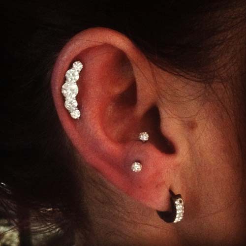 ใส่ต่างหูหลายรู ใส่ต่างหูหลายรู