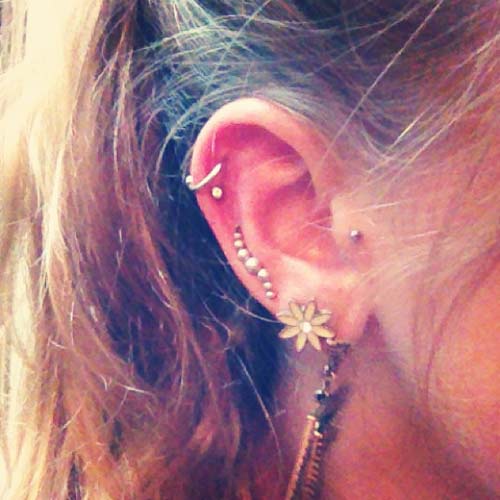 ใส่ต่างหูหลายรู ใส่ต่างหูหลายรู