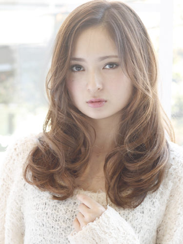 ทรงผมยาวสําหรับคนหน้ากลม ทรงผมยาวสําหรับคนหน้ากลม