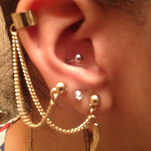 ใส่ต่างหูหลายรู ใส่ต่างหูหลายรู