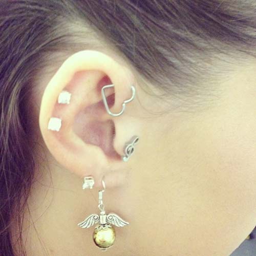 ใส่ต่างหูหลายรู ใส่ต่างหูหลายรู