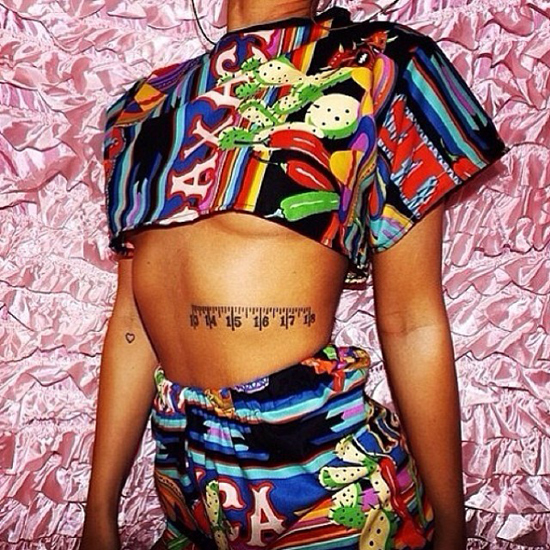 รอยสักหน้าท้องผู้หญิง รอยสักหน้าท้องผู้หญิง