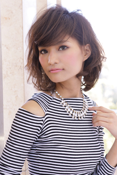 ทรงผมสั้นสําหรับคนหน้าเหลี่ยม ทรงผมสั้นสําหรับคนหน้าเหลี่ยม