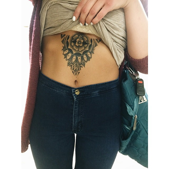 รอยสักหน้าท้องผู้หญิง รอยสักหน้าท้องผู้หญิง