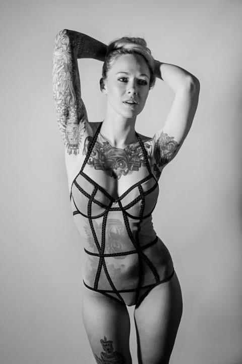 หนังสือสาวรอยสัก หนังสือสาวรอยสัก