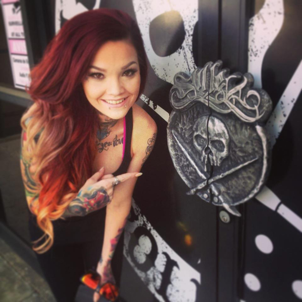 หนังสือสาวรอยสัก หนังสือสาวรอยสัก