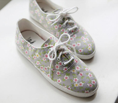 รองเท้าผ้าใบผู้หญิง