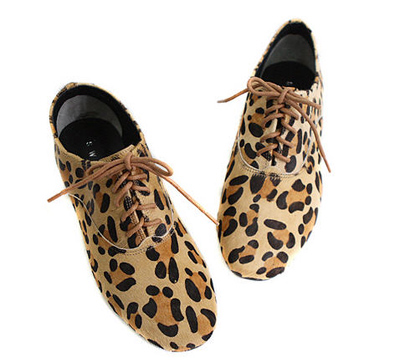 รองเท้าผ้าใบผู้หญิง