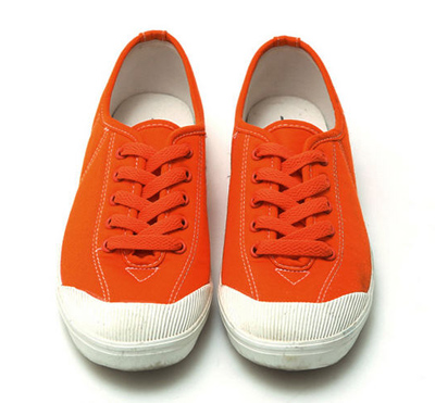 รองเท้าผ้าใบผู้หญิง