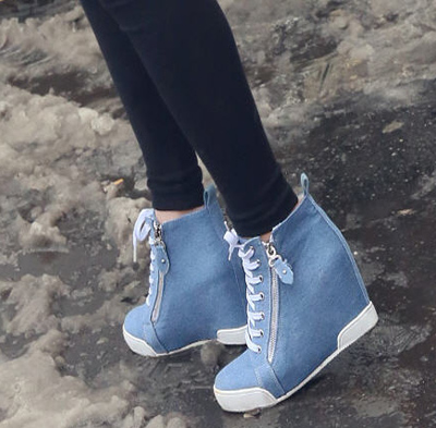 รองเท้าผ้าใบผู้หญิง