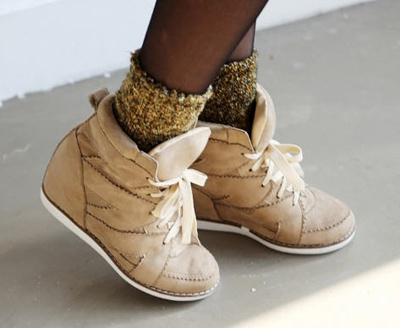 รองเท้าผ้าใบผู้หญิง