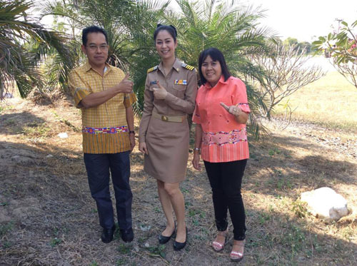 ผู้ใหญ่บ้านสวย ผู้ใหญ่บ้านสวย