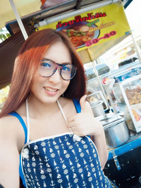 น้องบุ๋ม แม่ค้าสุดแซ่บ ขายก๋วยจั๊บช่วยแม่ คนแห่อุดหนุนเพียบ น้องบุ๋ม แม่ค้าสุดแซ่บ ขายก๋วยจั๊บช่วยแม่ คนแห่อุดหนุนเพียบ