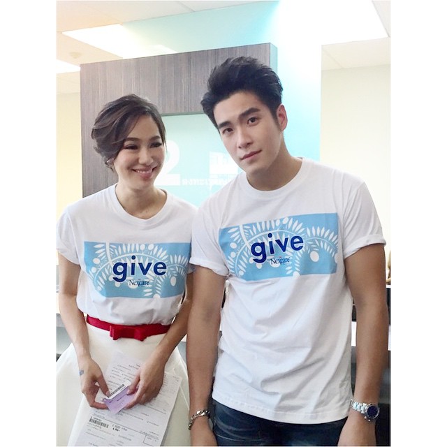 จอย อาเล็ก คู่จิ้นคู่บุญ ควงแขนทำบุญบริจาคเลือด น่ารักอะ ! จอย อาเล็ก คู่จิ้นคู่บุญ ควงแขนทำบุญบริจาคเลือด น่ารักอะ !