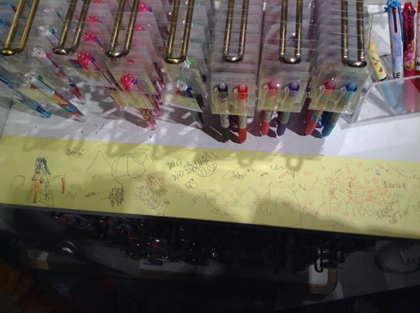 คนไทยมือบอนเขียนคำหยาบในร้านขายเครื่องเขียนที่ญี่ปุ่น คนไทยมือบอนเขียนคำหยาบในร้านขายเครื่องเขียนที่ญี่ปุ่น
