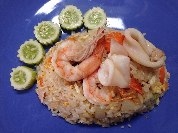ข้าวผัดทะเล แน่นเครื่องอร่อยพร้อมเสิร์ฟ ข้าวผัดทะเล แน่นเครื่องอร่อยพร้อมเสิร์ฟ