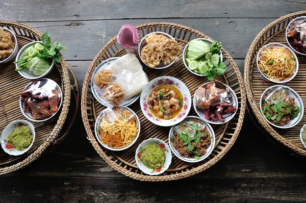 ประวัติ ขันโตก ประเพณีกินมื้อเย็นของภาคเหนือ ประวัติ ขันโตก ประเพณีกินมื้อเย็นของภาคเหนือ