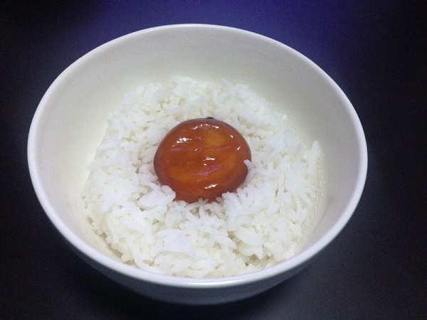 ข้าวหน้าไข่แดงดองแม็กกี้ เมนูฮิตของคนญี่ปุ่นกับวัตถุดิบแค่ 2 อย่าง ข้าวหน้าไข่แดงดองแม็กกี้ เมนูฮิตของคนญี่ปุ่นกับวัตถุดิบแค่ 2 อย่าง