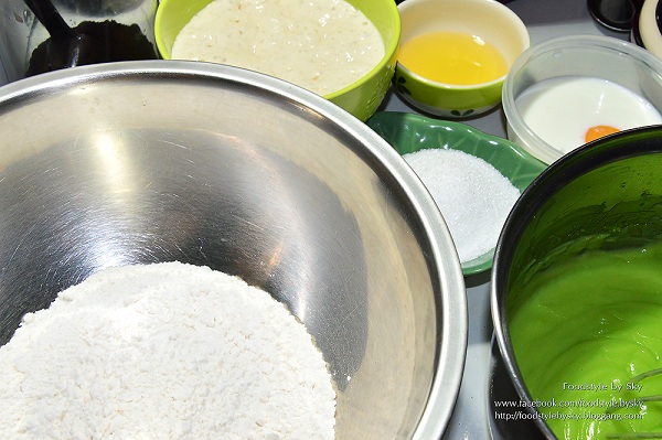 ขนมปังไส้สังขยาลาวา อร่อยเต็มปากเต็มคำ ขนมปังไส้สังขยาลาวา อร่อยเต็มปากเต็มคำ
