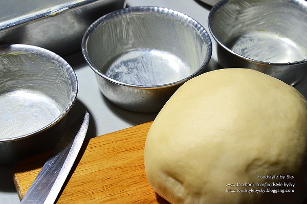 ขนมปังไส้สังขยาลาวา อร่อยเต็มปากเต็มคำ ขนมปังไส้สังขยาลาวา อร่อยเต็มปากเต็มคำ