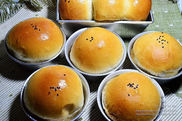 ขนมปังไส้สังขยาลาวา อร่อยเต็มปากเต็มคำ ขนมปังไส้สังขยาลาวา อร่อยเต็มปากเต็มคำ
