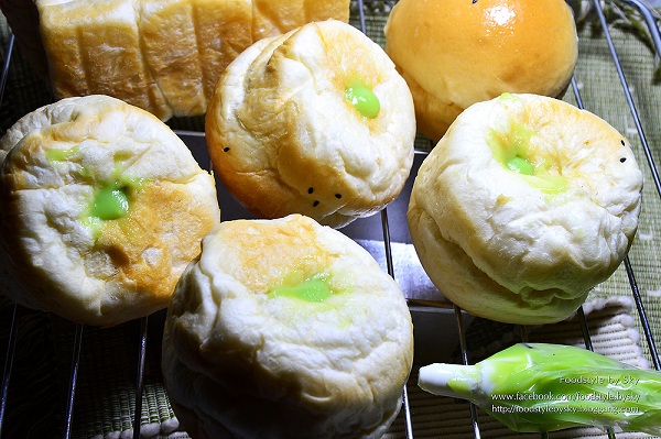 ขนมปังไส้สังขยาลาวา อร่อยเต็มปากเต็มคำ ขนมปังไส้สังขยาลาวา อร่อยเต็มปากเต็มคำ