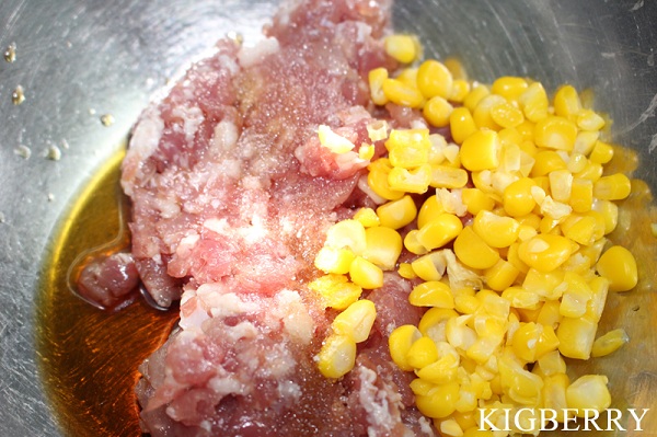 หมูทอดข้าวโพด หมูทอดข้าวโพด