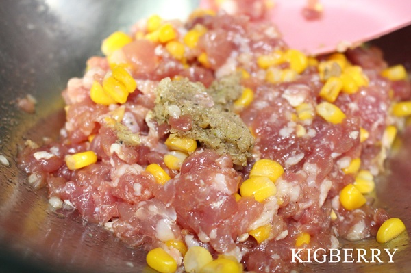 หมูทอดข้าวโพด หมูทอดข้าวโพด