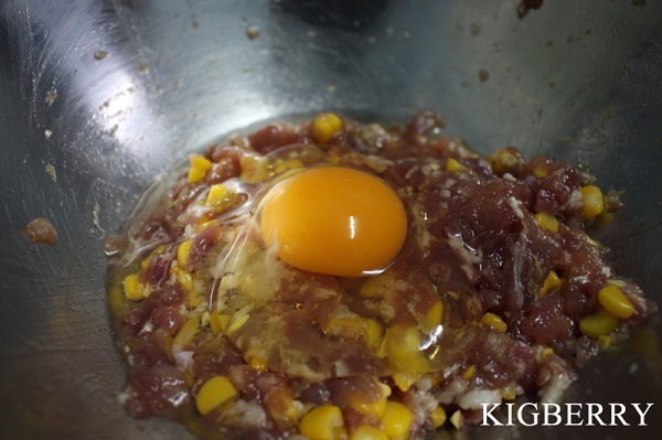 หมูทอดข้าวโพด หมูทอดข้าวโพด
