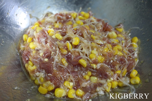 หมูทอดข้าวโพด หมูทอดข้าวโพด