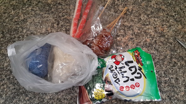 ข้าวกล่องข้าวเหนียวโดราเอมอนหมูปิ้ง ข้าวกล่องข้าวเหนียวโดราเอมอนหมูปิ้ง