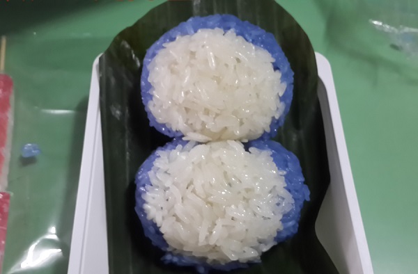 ข้าวกล่องข้าวเหนียวโดราเอมอนหมูปิ้ง ข้าวกล่องข้าวเหนียวโดราเอมอนหมูปิ้ง