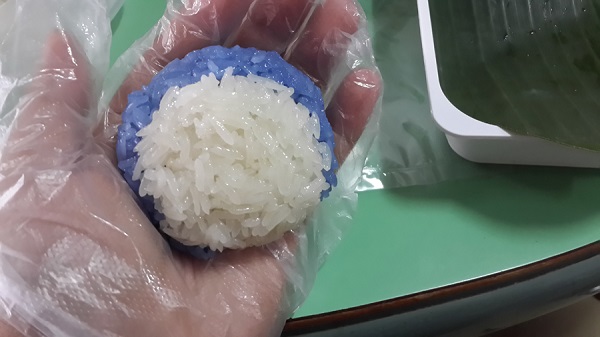 ข้าวกล่องข้าวเหนียวโดราเอมอนหมูปิ้ง ข้าวกล่องข้าวเหนียวโดราเอมอนหมูปิ้ง
