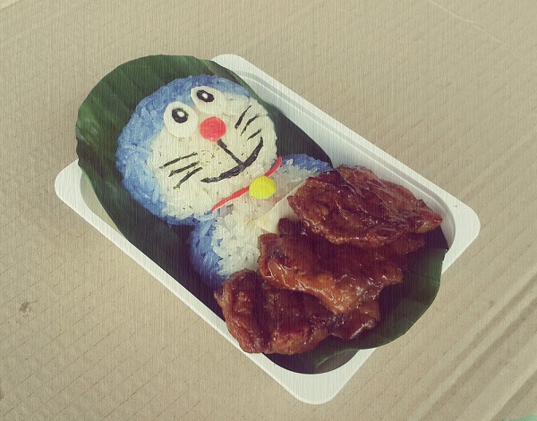 ข้าวกล่องข้าวเหนียวโดราเอมอนหมูปิ้ง ข้าวกล่องข้าวเหนียวโดราเอมอนหมูปิ้ง