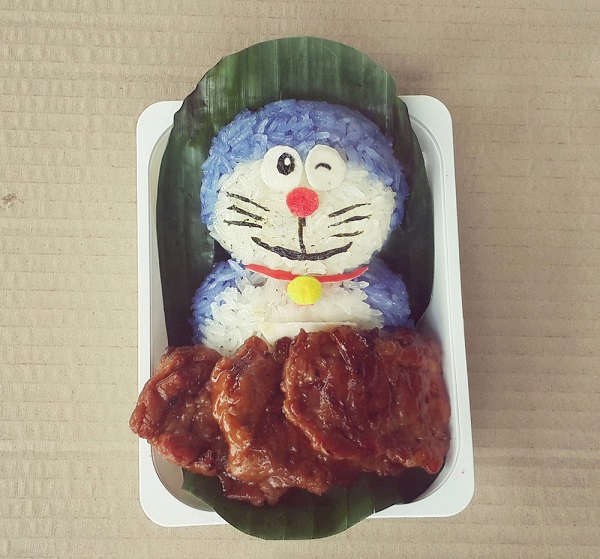 ข้าวกล่องข้าวเหนียวโดราเอมอนหมูปิ้ง ข้าวกล่องข้าวเหนียวโดราเอมอนหมูปิ้ง