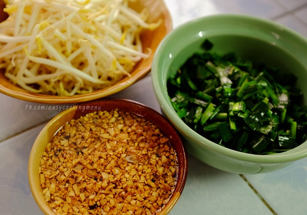 ก๋วยจั๊บ สูตรโบราณ เจียวกระเทียม และเตรียมถั่วงอก สำหรับเมนูก๋วยจั๊บ