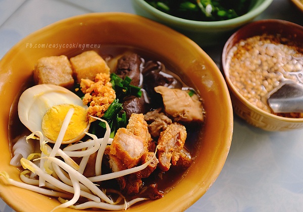 ก๋วยจั๊บ สูตรโบราณ ก๋วยจั๊บ สูตรโบราณ ในถ้วยพร้อมเสิร์ฟ